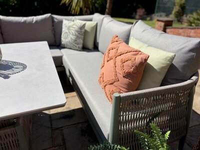 Loom Oasis corner set with adjustable table - image 2