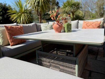 Loom Oasis corner set with adjustable table - image 4