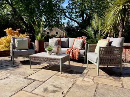 Oasis small lounge - image 1