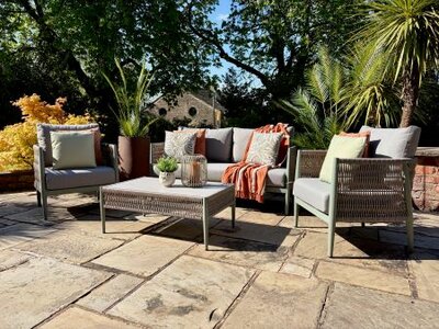 Oasis small lounge