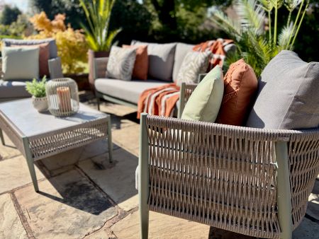 Oasis small lounge - image 2