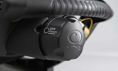 Weber Q2200N Gas Barbecue with Side Tables and Compact Stand - image 4